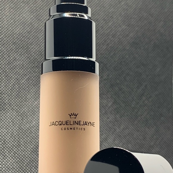 Hi Def Foundation - Picture 3 of 5